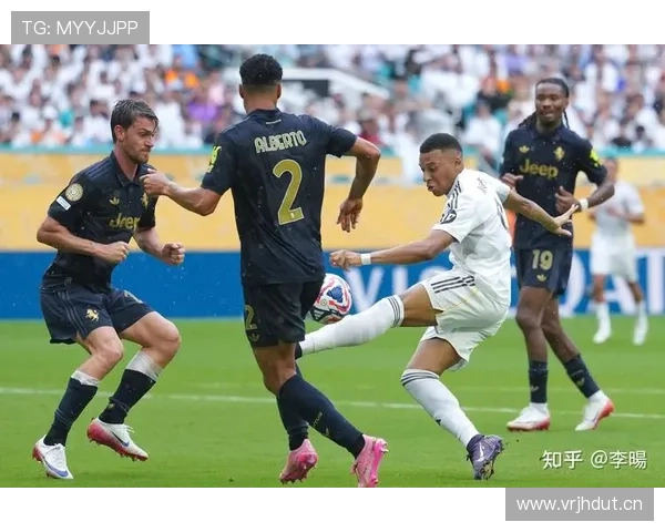 登贝莱与姆巴佩:谁的多变战术角色更适配体系? 登贝莱与姆巴佩:谁的多变战术角色更适配体系?