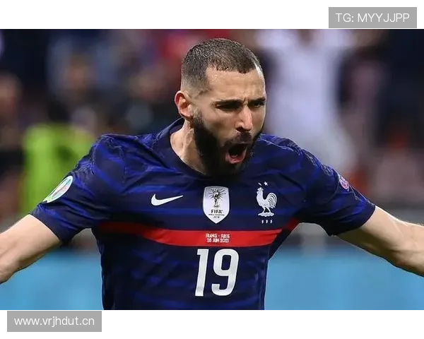 本泽马与德尚矛盾背后：战术理念冲突与国家队角色适配性问题