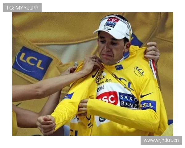 特雷·杨家的车库比我家还大，他居然每天骑自行车去训练馆？